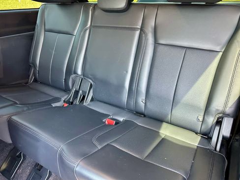 Used 2022 Ford Expedition XLT image 14