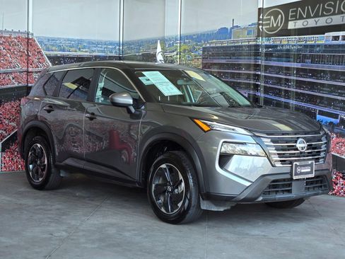 Used 2025 Nissan Rogue SV FWD image 1