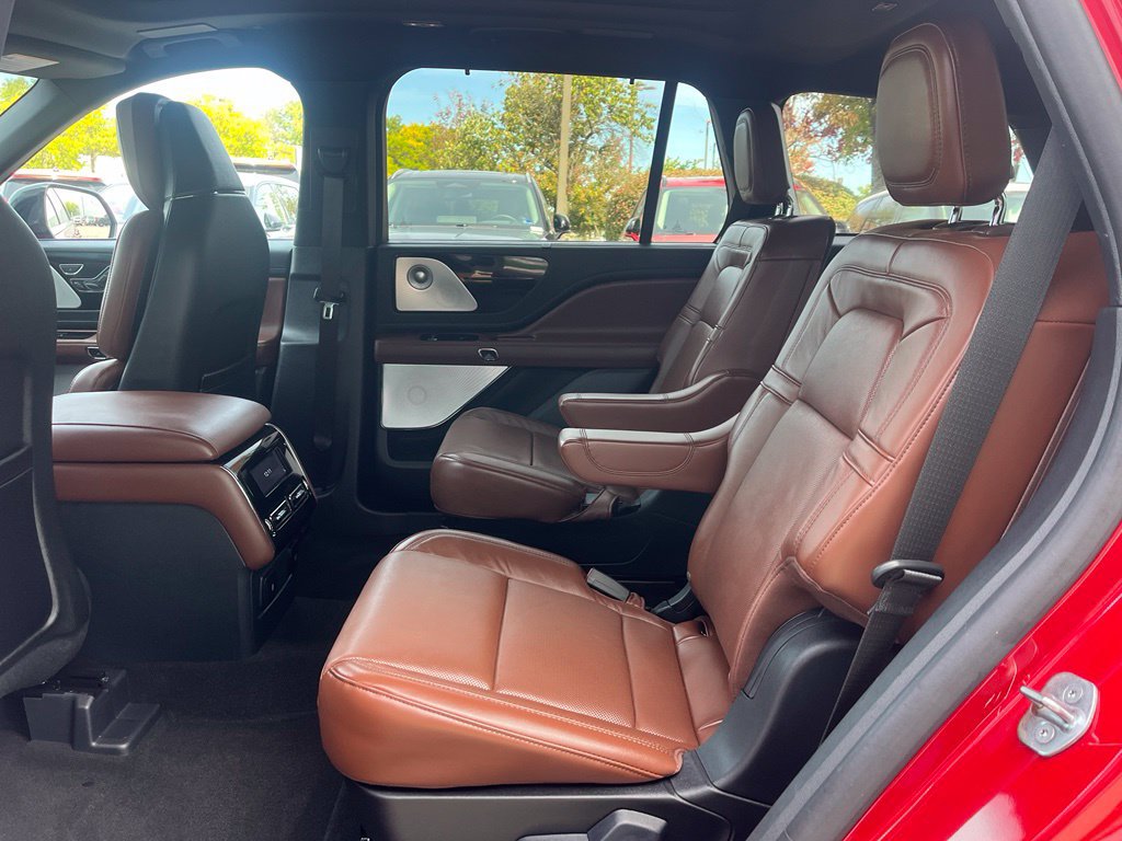 Used 2025 Lincoln Aviator Reserve w/ Equipment Group 201A AWD/4WD image 13
