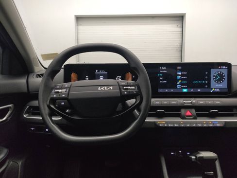 Used 2025 Kia K4 FWD image 22