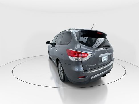 Used 2016 Nissan Pathfinder Platinum w/ Family Entertainment Package image 6