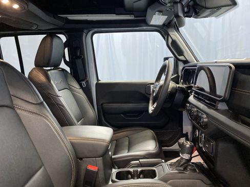 Used 2024 Jeep Wrangler Sahara w/ Technology Group image 43