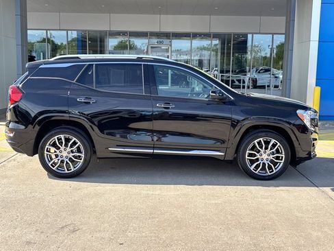 Used 2022 GMC Terrain Denali w/ Denali Premium Package AWD/4WD image 2