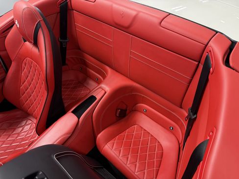 Used 2017 Ferrari California T image 23