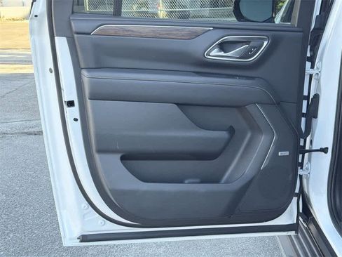 Used 2023 Chevrolet Suburban Premier image 29