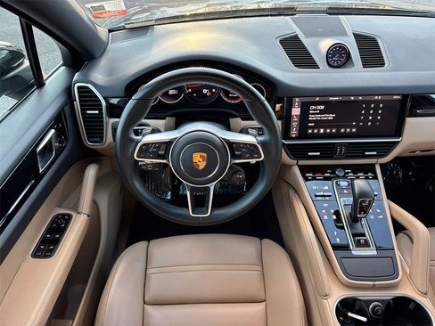 Used 2021 Porsche Cayenne Coupe image 23
