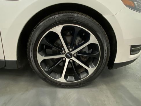 Used 2015 Ford Taurus SEL w/ Equipment Group 201A image 16