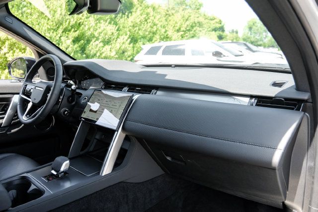 Used 2026 Land Rover Discovery Sport Landmark AWD/4WD image 17