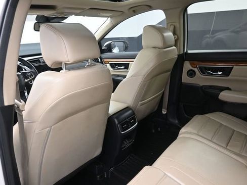 Used 2018 Honda CR-V Touring image 2