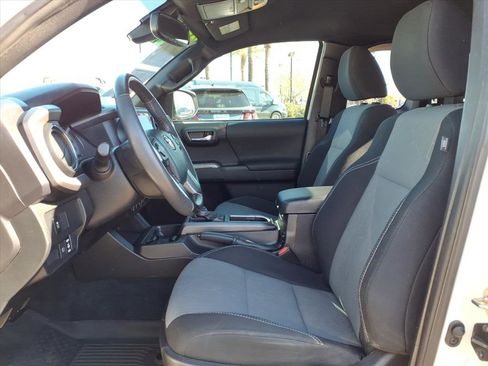 Used 2020 Toyota Tacoma 2WD Access Cab image 19