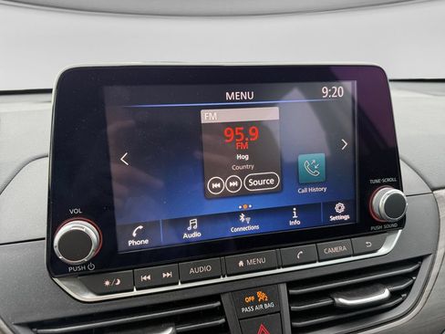 Used 2024 Nissan Altima 2.5 SV FWD image 25