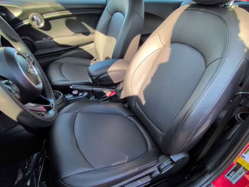 Used 2019 MINI Cooper 2-Door Hardtop image 17