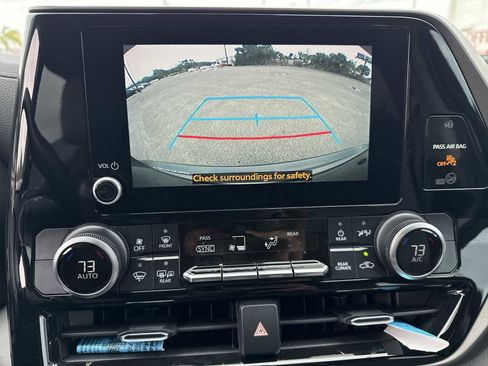 Used 2023 Toyota Highlander LE FWD image 28