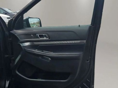 Used 2019 Ford Explorer XLT w/ Equipment Group 201A AWD/4WD image 14