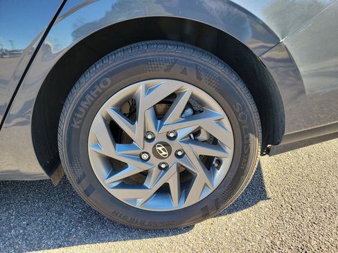 Used 2024 Hyundai Elantra SEL image 24