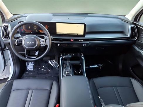 Used 2025 Kia Sorento S image 14