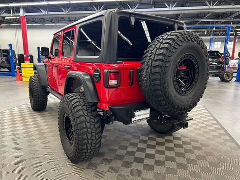 Used 2023 Jeep Wrangler Unlimited Rubicon AWD/4WD image 5