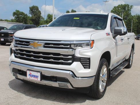 Used 2022 Chevrolet Silverado 1500 LTZ w/ LTZ Convenience Package II AWD/4WD image 6