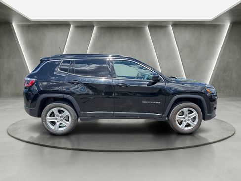 Used 2023 Jeep Compass Latitude AWD/4WD image 8