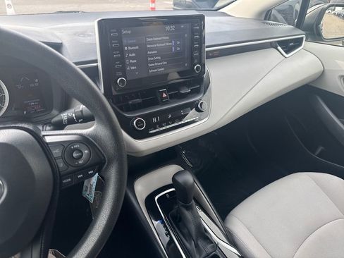 Used 2020 Toyota Corolla LE image 19
