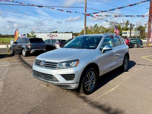 Used 2015 Volkswagen Touareg VR6 image 7