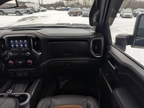 Used 2022 GMC Sierra 2500 AT4 w/ AT4 Preferred Package image 4