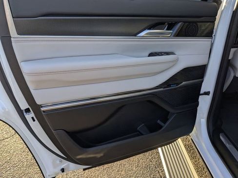 New 2026 Jeep Grand Wagoneer Summit w/ Rear Seat Video Group I AWD/4WD image 28