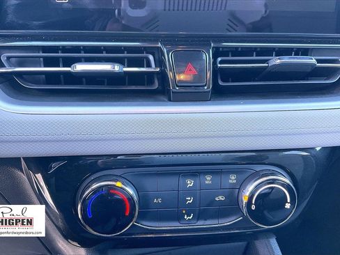 Used 2025 Chevrolet TrailBlazer LT image 30