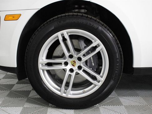 Used 2025 Porsche Macan image 30