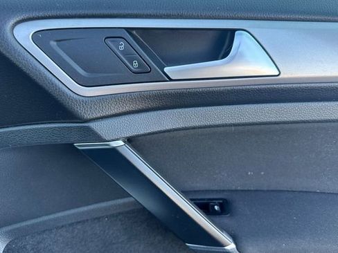 Used 2016 Volkswagen e-Golf SE w/ DC Fast Charging Package image 20