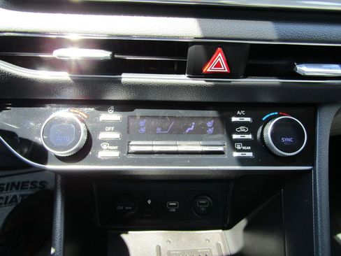 Used 2022 Hyundai Sonata Limited FWD image 33