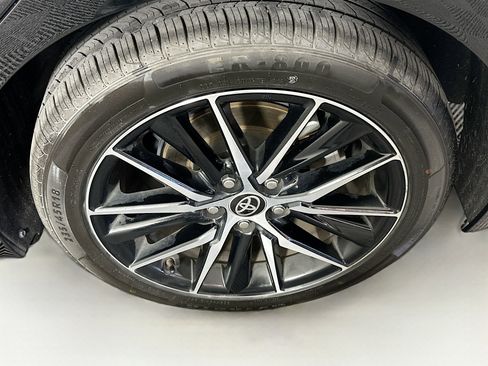 Used 2024 Toyota Camry SE image 11