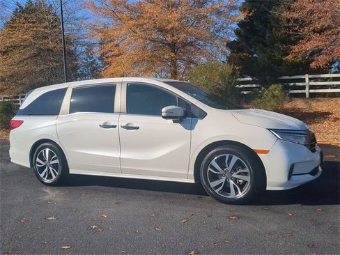 Used 2023 Honda Odyssey Touring image 2