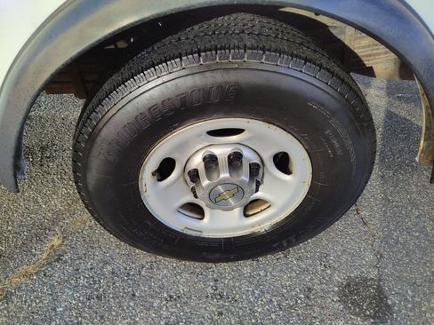 Used 2012 Chevrolet Express 3500 image 24