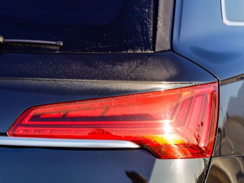 Used 2021 Audi Q5 e Premium Plus w/ Premium Plus Package image 10