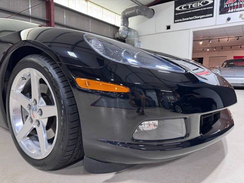 Used 2005 Chevrolet Corvette Coupe w/ Preferred Equipment Group RWD image 18