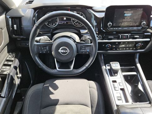 Used 2022 Nissan Pathfinder SV FWD image 5