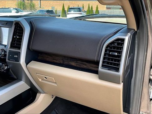Used 2019 Ford F150 Lariat image 27