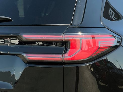 New 2026 GMC Acadia Elevation FWD image 7