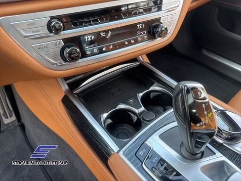 Used 2022 BMW 750i xDrive w/ Executive Package image 49
