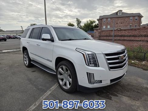 Used 2017 Cadillac Escalade Luxury RWD image 2