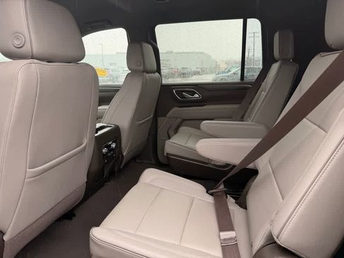 Used 2023 GMC Yukon XL SLT w/ SLT Luxury Package image 19