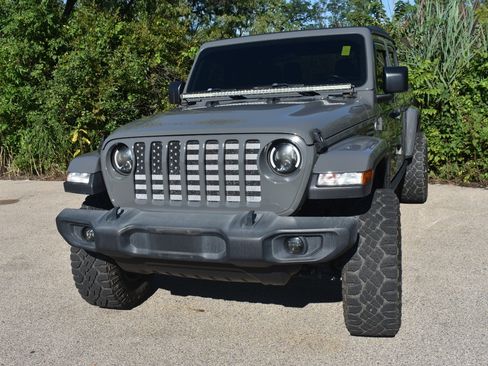Used 2021 Jeep Gladiator Sport AWD/4WD image 7