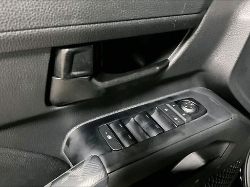 Certified 2025 Toyota Tacoma SR5 image 31