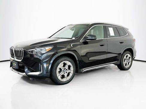 Used 2025 BMW X1 xDrive28i image 3