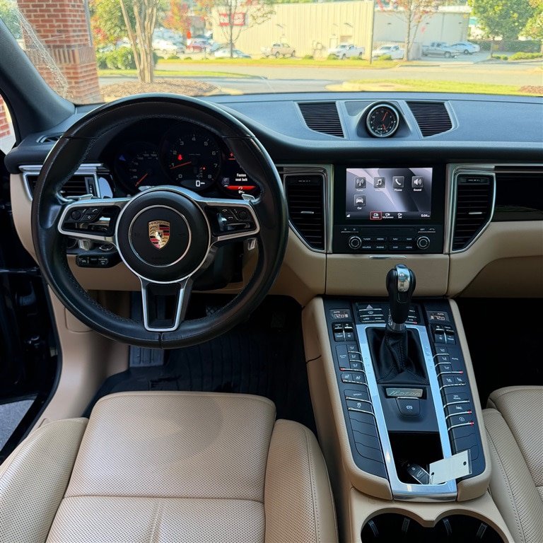 Used 2018 Porsche Macan AWD/4WD image 11