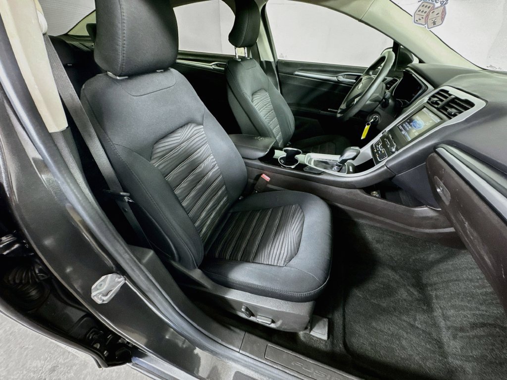 Used 2016 Ford Fusion SE FWD image 31