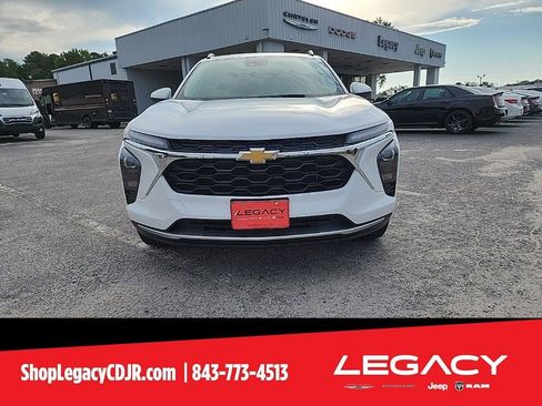 Used 2024 Chevrolet Trax LT image 3