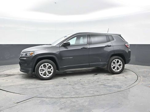 Used 2024 Jeep Compass Sport AWD/4WD image 4