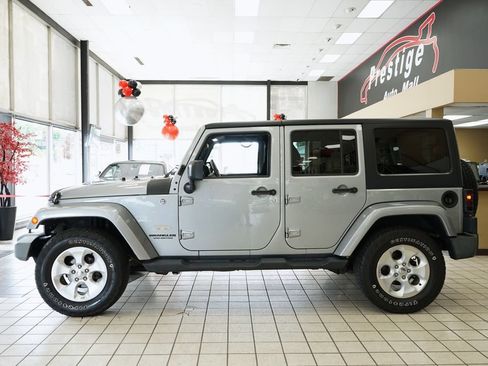 Used 2014 Jeep Wrangler Unlimited Sahara w/ Dual Top Group AWD/4WD image 3